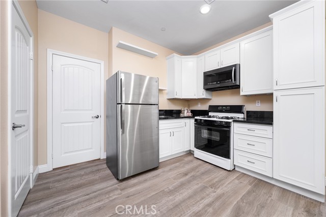 12010 Santiam Court, Jurupa Valley CA: https://media.crmls.org/medias/c7f7e5ad-5748-4f39-b705-fcdcd9925f80.jpg