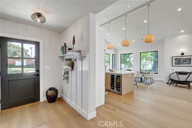 Detail Gallery Image 4 of 39 For 6451 Firebrand St, Los Angeles,  CA 90045 - 4 Beds | 3/1 Baths