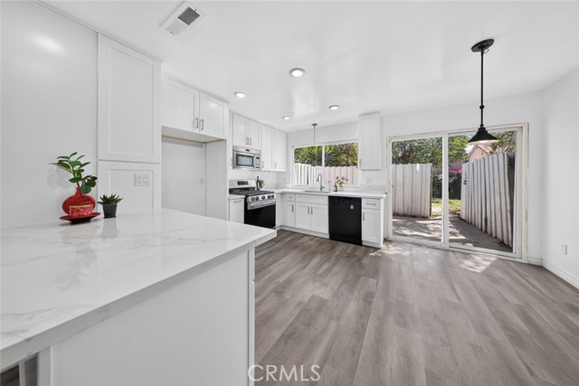 16733 Parthenia Street, 5 photo 6