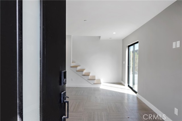 11860 W Flower, Valley Village CA: https://media.crmls.org/medias/c7fa9b34-aa31-4072-9176-5377d2bb9ba1.jpg
