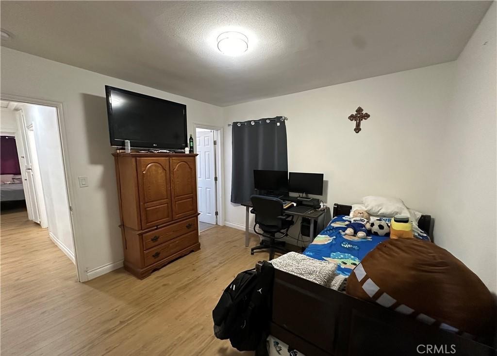https://media.crmls.org/medias/c7fab005-da22-40e2-aa63-28e6f32c859e.jpg?preset=X-Large
