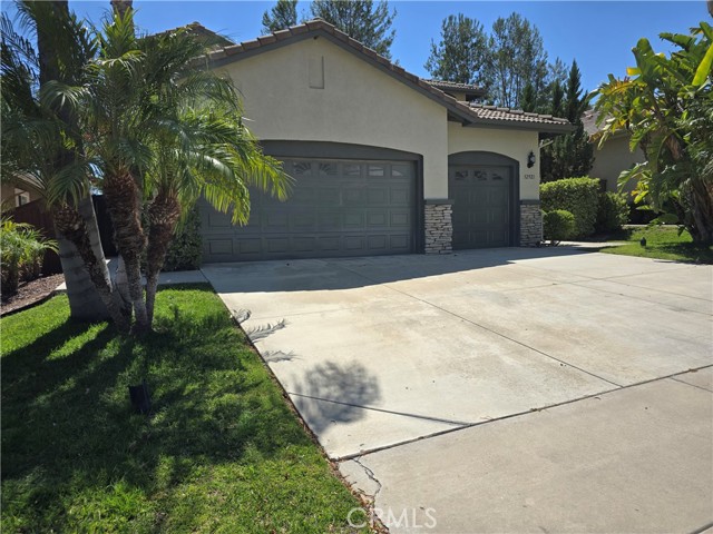 Detail Gallery Image 2 of 35 For 32921 Adelante St, Temecula,  CA 92592 - 5 Beds | 3 Baths