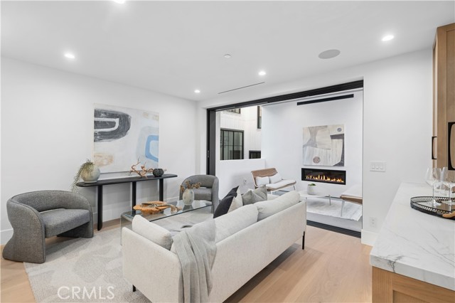 Detail Gallery Image 6 of 21 For 605 1/2 Carnation, Corona Del Mar,  CA 92625 - 2 Beds | 2/1 Baths