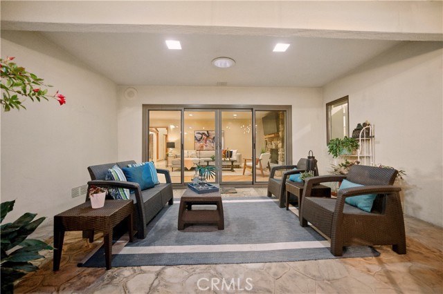 1210 Los Altos Avenue, Long Beach CA: https://media.crmls.org/medias/c7fd0faa-6478-4cb8-88a3-d797b6102cea.jpg