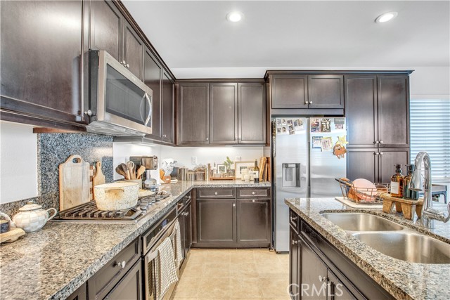 15730 Moonflower Avenue, Chino CA: https://media.crmls.org/medias/c7fd2426-c4ba-4b51-a545-c602b401529b.jpg