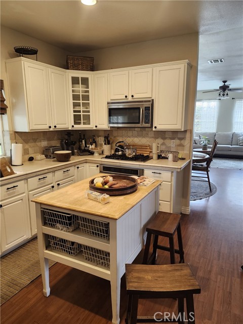 76 Nancy Street, Camarillo CA: https://media.crmls.org/medias/c7fd5b03-26ac-4d83-a7b2-45739988d895.jpg