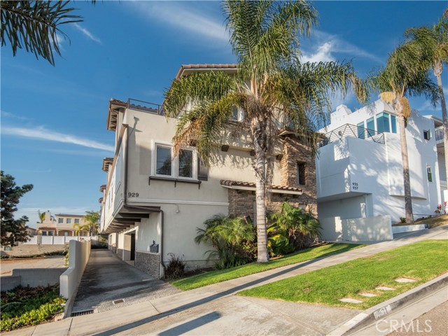 929 1st Street, Hermosa Beach, California 90254, 3 Bedrooms Bedrooms, ,2 BathroomsBathrooms,Residential,Sold,1st,SB23221894