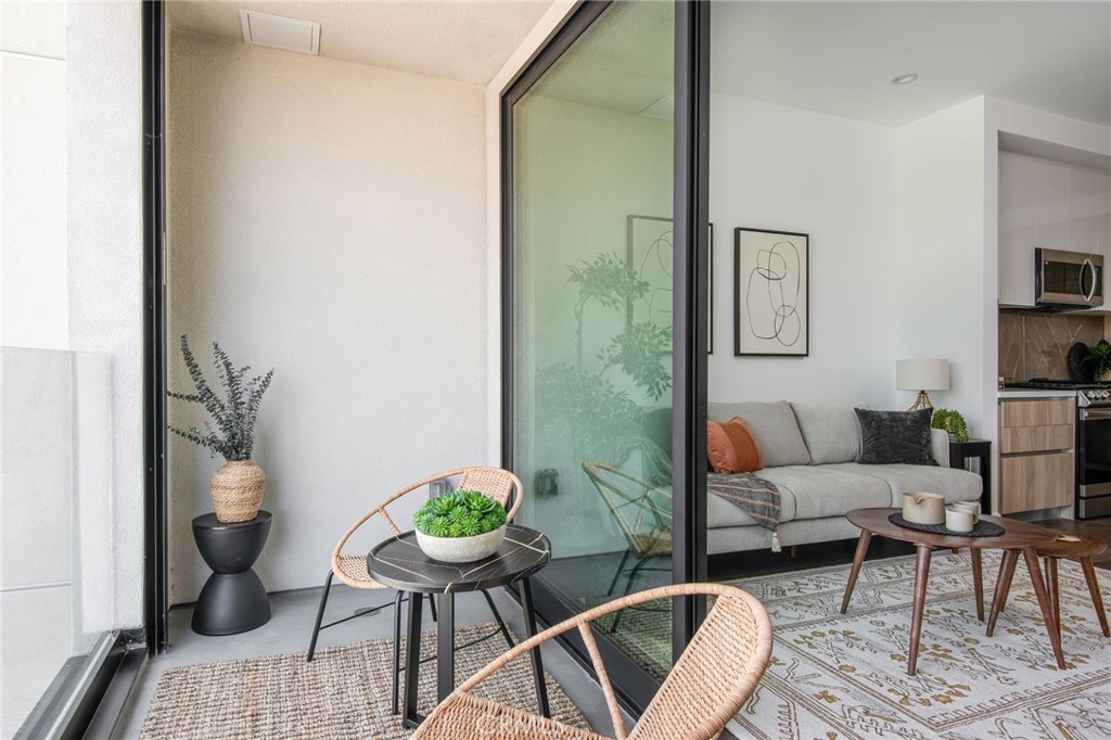 https://media.crmls.org/medias/c7fe6558-6d25-49d2-8ab3-25ad03ccc480.jpg?preset=X-Large