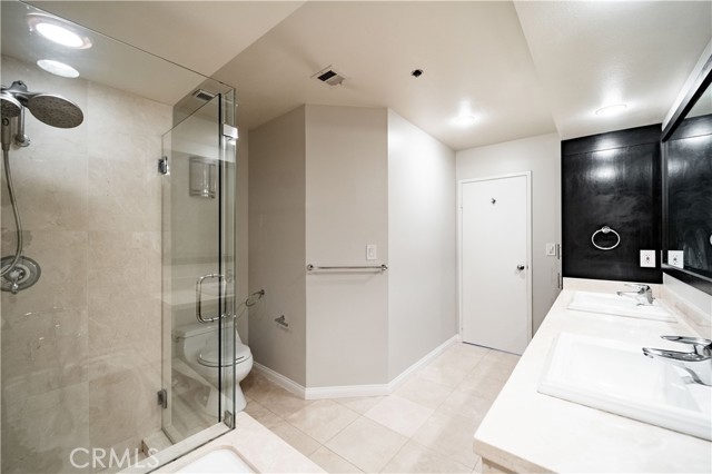 1310 E Ocean Boulevard, Long Beach CA: https://media.crmls.org/medias/c7fec251-de8f-435e-8b66-ab5e3ac61d71.jpg