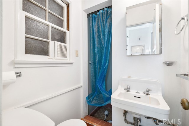 644 W 10th Street, Claremont CA: https://media.crmls.org/medias/c7ff79b7-0d94-4efd-8542-e63a5465f593.jpg