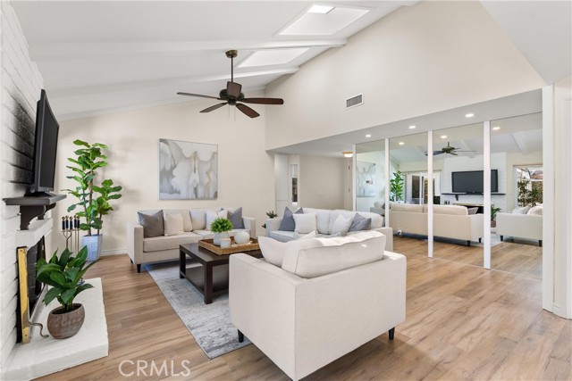 Detail Gallery Image 6 of 44 For 6811 Jardines Dr, Huntington Beach,  CA 92647 - 3 Beds | 2 Baths