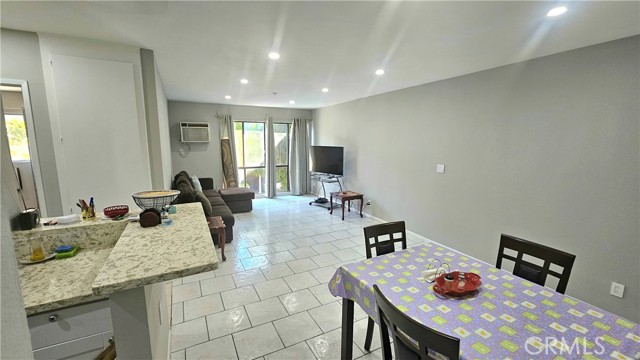 Detail Gallery Image 3 of 29 For 17900 Sherman Way #226,  Reseda,  CA 91335 - 1 Beds | 1 Baths