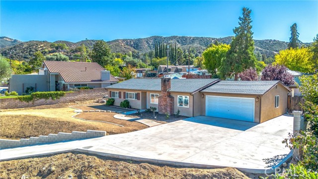 11336 Acropolis Drive, Yucaipa CA: https://media.crmls.org/medias/c801082f-8f19-4481-beb8-53fe540cf700.jpg