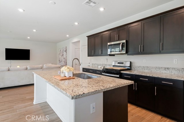 Detail Gallery Image 5 of 26 For 1759 Gooseberry Ln, San Jacinto,  CA 92583 - 4 Beds | 2/1 Baths