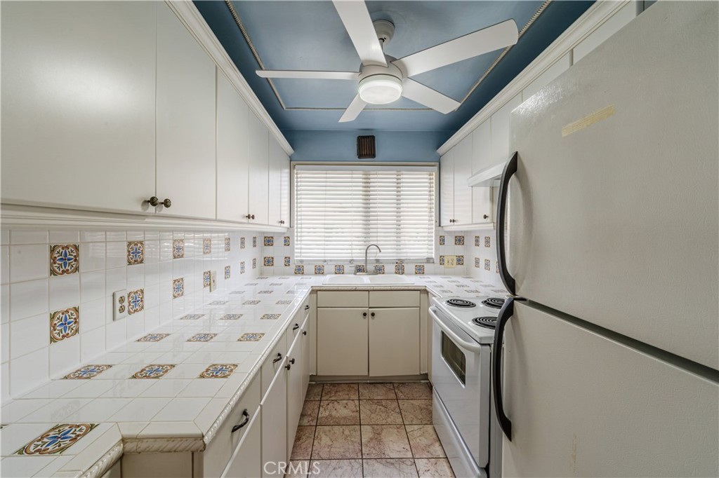 https://media.crmls.org/medias/c802ca20-4906-413b-8dde-ae1916986141.jpg?preset=X-Large