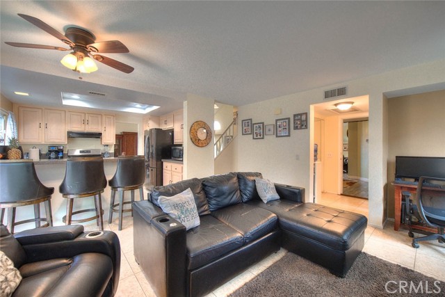 Detail Gallery Image 8 of 28 For 29073 Forest View, Lake Elsinore,  CA 92530 - 3 Beds | 2/1 Baths