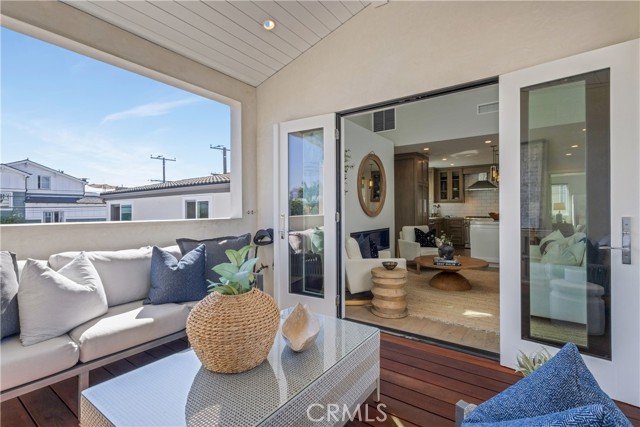 603 1/2 Marguerite Avenue, Corona del Mar CA: https://media.crmls.org/medias/c803abd1-d01c-48a2-ad2b-8d4acdd3bcc0.jpg