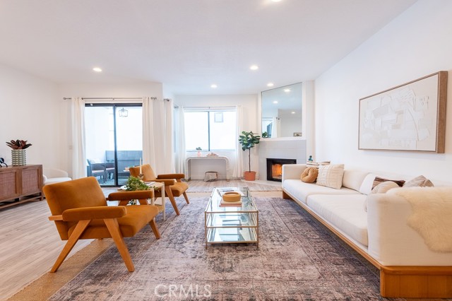 Detail Gallery Image 7 of 35 For 839 Larrabee St #6,  West Hollywood,  CA 90069 - 2 Beds | 2/1 Baths