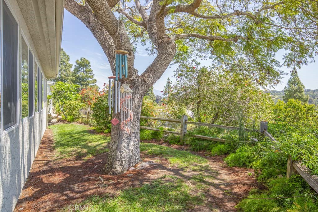 https://media.crmls.org/medias/c804a112-e1d2-4d97-992b-732395349056.jpg?preset=X-Large