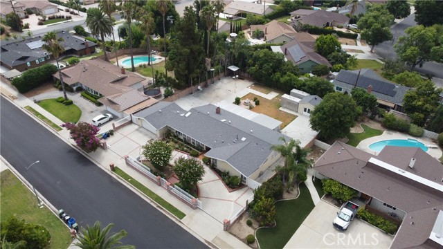 19128 Prairie Street, Northridge CA: https://media.crmls.org/medias/c8056745-5319-4328-a19a-d018dc4a419d.jpg