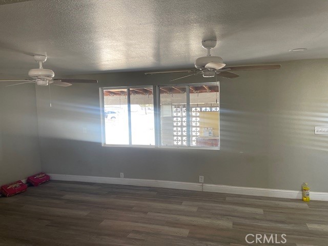 Detail Gallery Image 3 of 29 For 1925 62nd St W., Rosamond,  CA 93560 - 3 Beds | 2/1 Baths