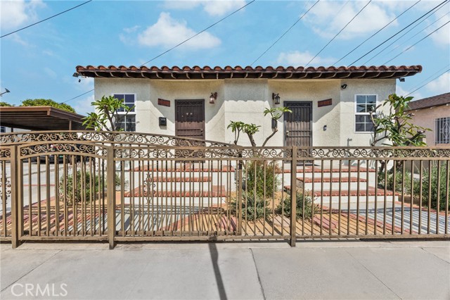 5304 Carmelita Avenue, Maywood CA: https://media.crmls.org/medias/c8087ace-3a86-48a8-a87b-18d907b9abd3.jpg