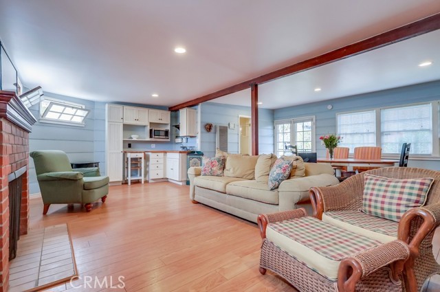3952 Gaviota Avenue, Long Beach CA: https://media.crmls.org/medias/c808dd00-31ca-4332-b89f-f53409973e02.jpg