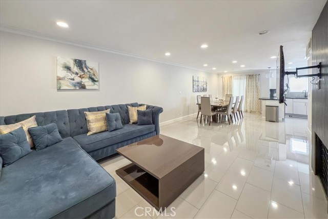 Detail Gallery Image 3 of 23 For 1156 San Rafael #2,  Glendale,  CA 91202 - 2 Beds | 2 Baths