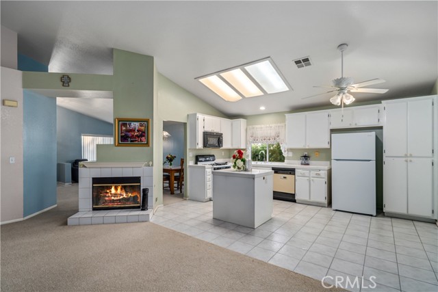 Detail Gallery Image 15 of 45 For 39764 Milan Dr, Palmdale,  CA 93551 - 4 Beds | 2 Baths