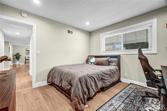 Image 17 of 32 For 10661 Ritter