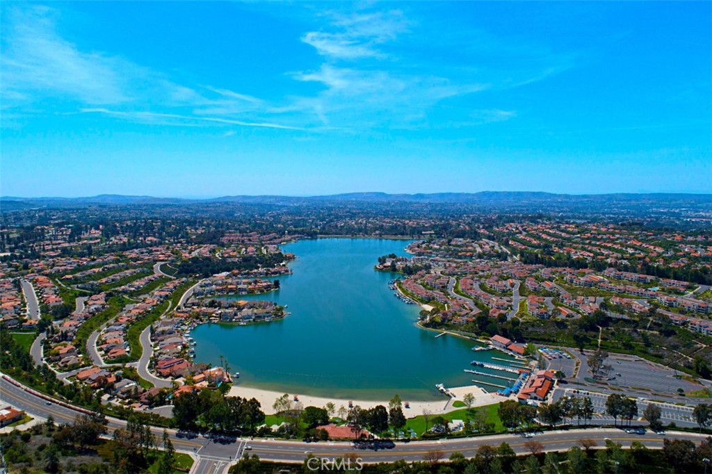 https://media.crmls.org/medias/c80b028f-0c27-404a-ad4e-b483f61f37ac.jpg?preset=X-Large
