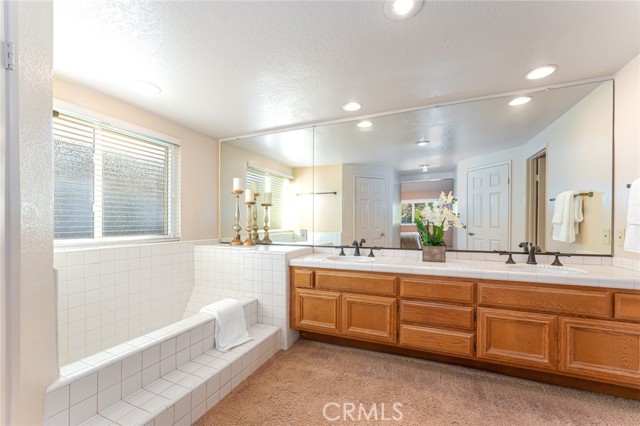 Dual sinks in master bath