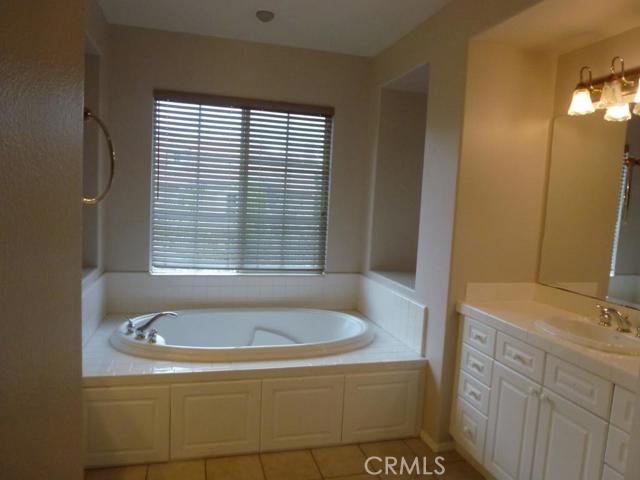 23261 Castle Rock, Mission Viejo CA: https://media.crmls.org/medias/c80bb5b6-1980-41ed-8917-5094416c377d.jpg
