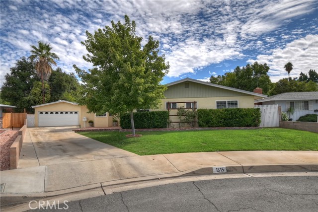1315 Stillman, Redlands CA: https://media.crmls.org/medias/c80d2fe1-faab-4ac6-a0ba-91748af752d0.jpg