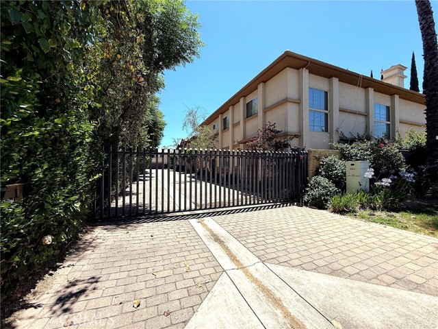18330 Hanan Court, Tarzana CA: https://media.crmls.org/medias/c80d9339-eedd-4860-9777-4d42dd210de9.jpg