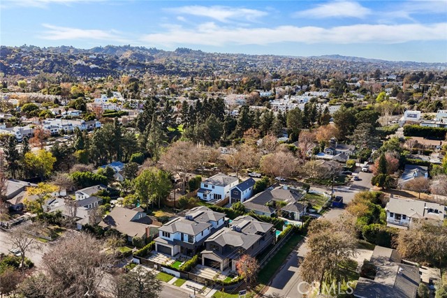4453 Gentry Avenue, Studio City CA: https://media.crmls.org/medias/c80df029-e130-4639-b9e1-3cf966875e85.jpg