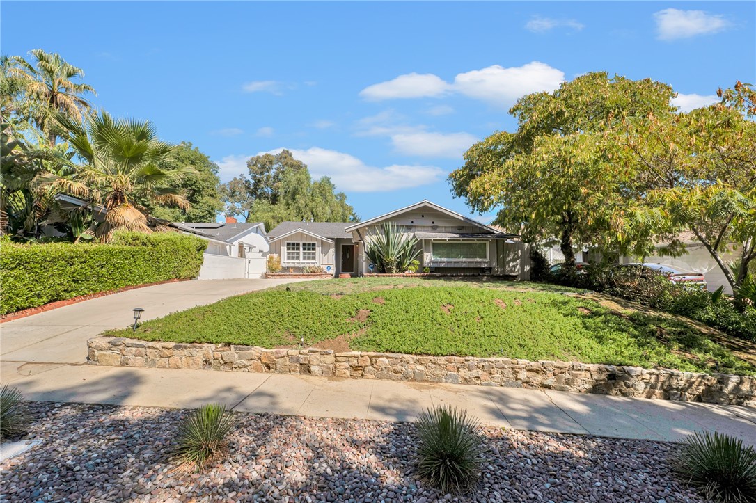 Detail Gallery Image 1 of 21 For 22029 Mulholland Way, Woodland Hills,  CA 91364 - 3 Beds | 2 Baths