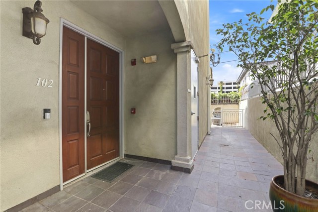 Detail Gallery Image 5 of 39 For 1023 Wilcox Ave, Los Angeles,  CA 90038 - 2 Beds | 2 Baths