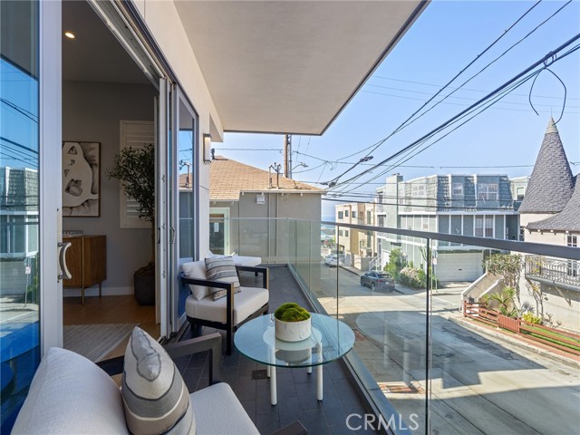 Detail Gallery Image 27 of 29 For 320 35th Street, Manhattan Beach,  CA 90266 - 4 Beds | 4/1 Baths
