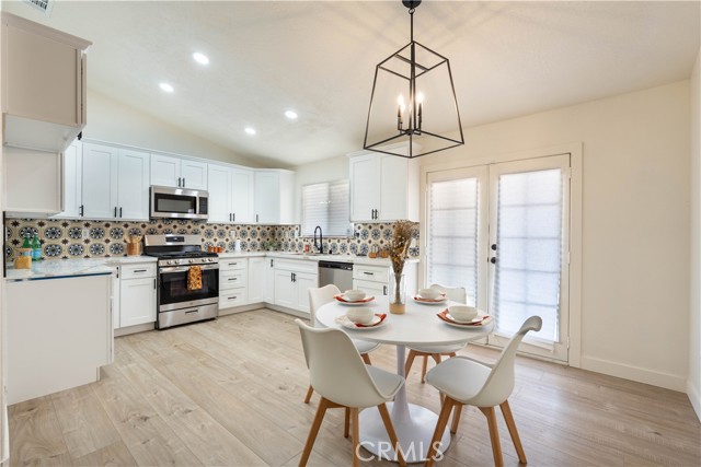 Detail Gallery Image 14 of 45 For 12830 Lakota Rd, Apple Valley,  CA 92308 - 4 Beds | 2 Baths