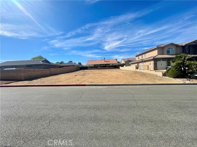 Detail Gallery Image 2 of 9 For 13090 Yellowstone, Victorville,  CA 92395 - – Beds | – Baths