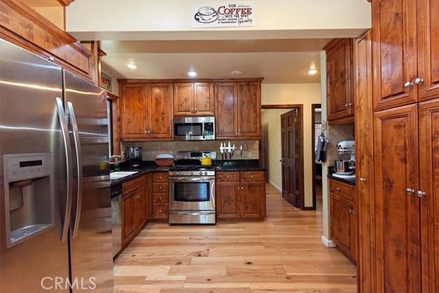 Detail Gallery Image 9 of 38 For 227 Santa Barbara Ave, Sugarloaf,  CA 92386 - 3 Beds | 2 Baths