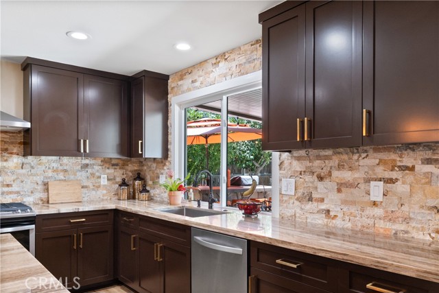 33127 Camelot Drive, Yucaipa CA: https://media.crmls.org/medias/c811da15-a70d-48ff-ad6e-0628eb899d43.jpg