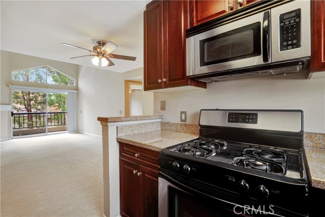 5510 Owensmouth Avenue, Woodland Hills CA: https://media.crmls.org/medias/c81293e3-8177-4114-8d75-0cbbbb6aa93c.jpg