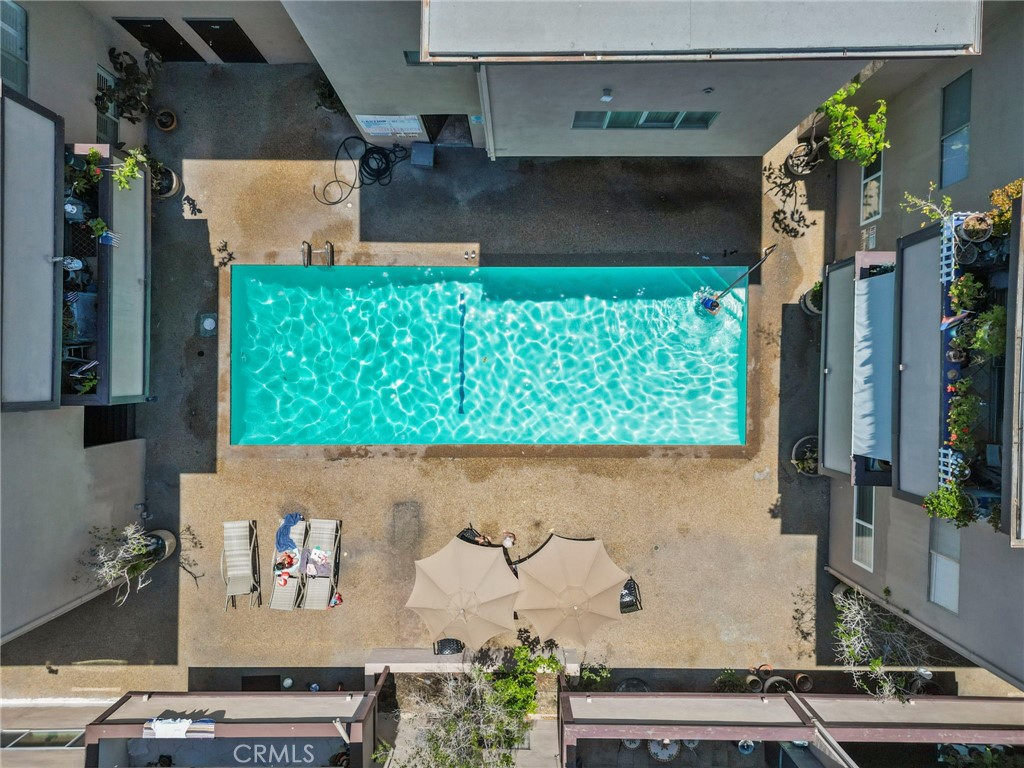 https://media.crmls.org/medias/c8132948-e2bb-4d9f-9129-c26e20c05c11.jpg?preset=X-Large