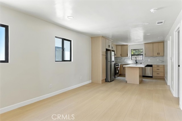 1170 Wilton, Hollywood CA: https://media.crmls.org/medias/c8135603-e203-4f6a-93b0-c2f0409cc56f.jpg