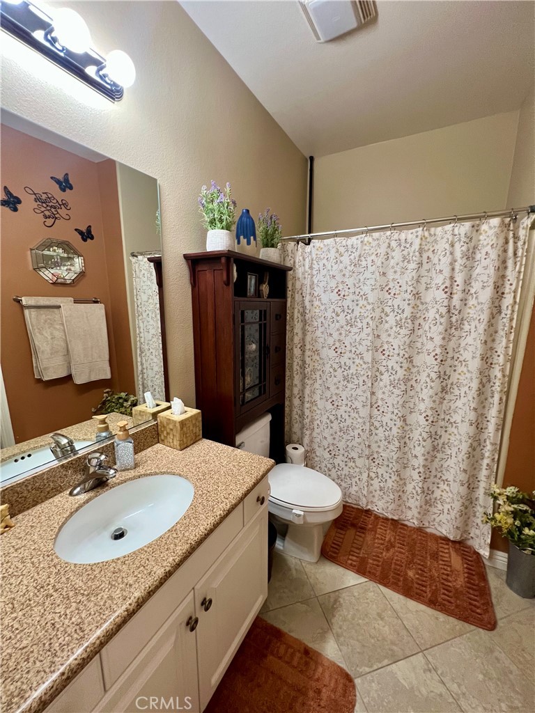 https://media.crmls.org/medias/c813a2ee-5495-4585-ad4f-821b3b1d520e.jpg?preset=X-Large