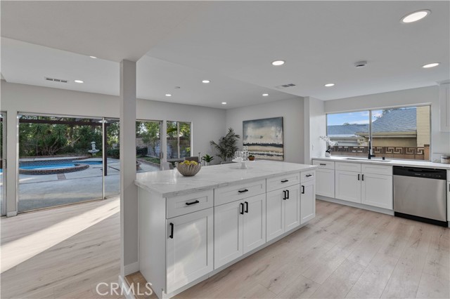 Detail Gallery Image 14 of 49 For 18838 Cabral, Canyon Country,  CA 91351 - 4 Beds | 3 Baths