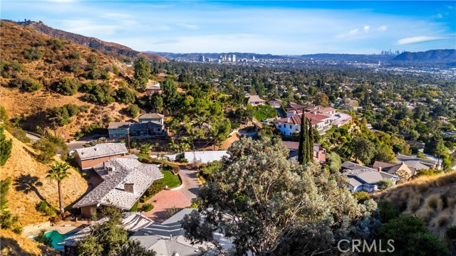 Detail Gallery Image 11 of 46 For 1235 Verdugo Spring Ln, Burbank,  CA 91501 - 3 Beds | 2 Baths