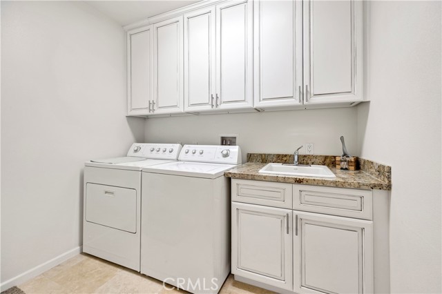 556 Via Pueblo, Riverside CA: https://media.crmls.org/medias/c8147a2d-385c-4770-a33b-86e0a9b36a9b.jpg